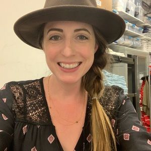 Meet your Posher, Jennifer